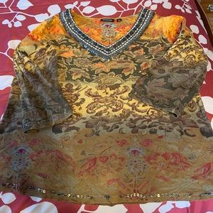 3/4 sleeve multi colored shirt